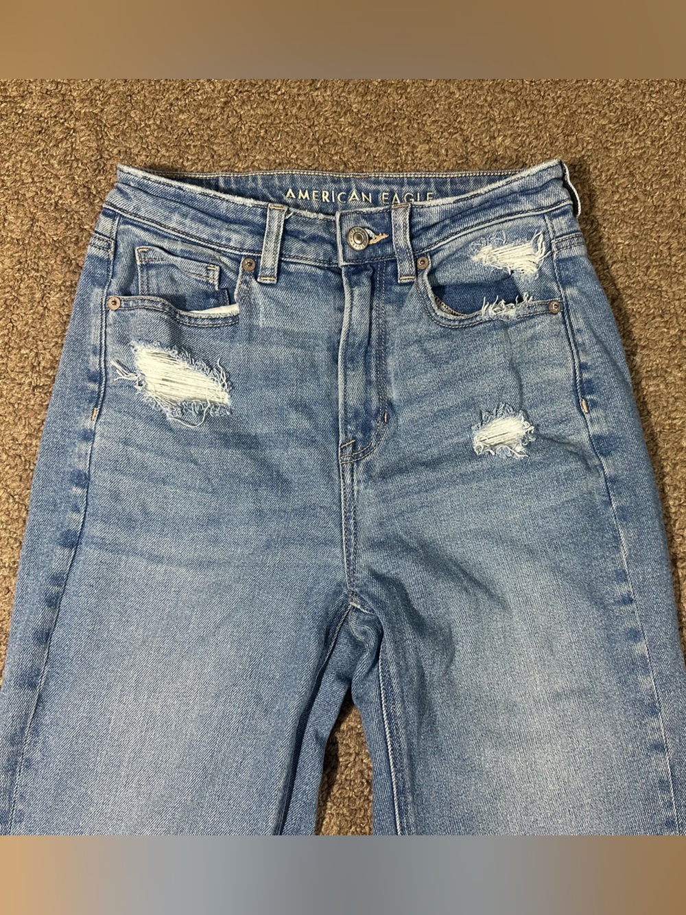 American Eagle Mom Straight Jeans Womens Sz 2 X-Long Blue Light Wash Distressed - Picture 2 of 15